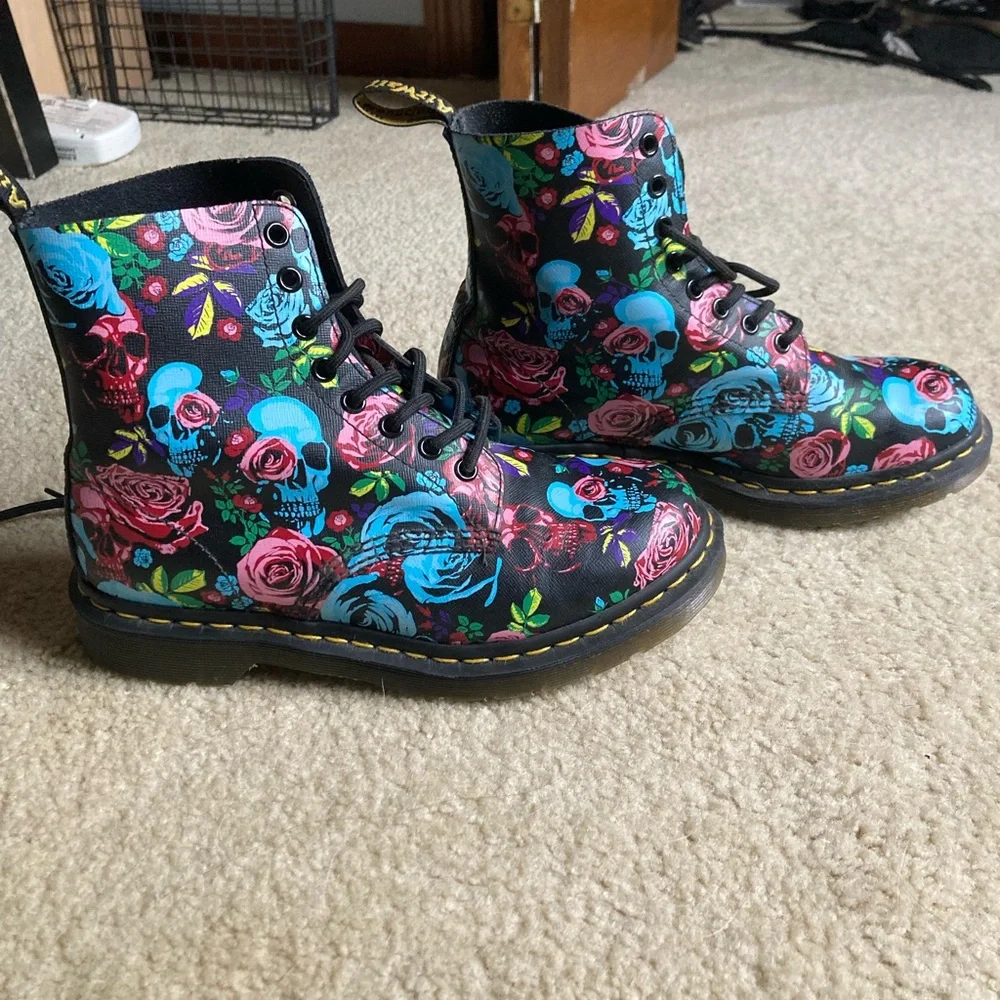 Floral skull Doc Martens (NEW) - Picture 1 of 3